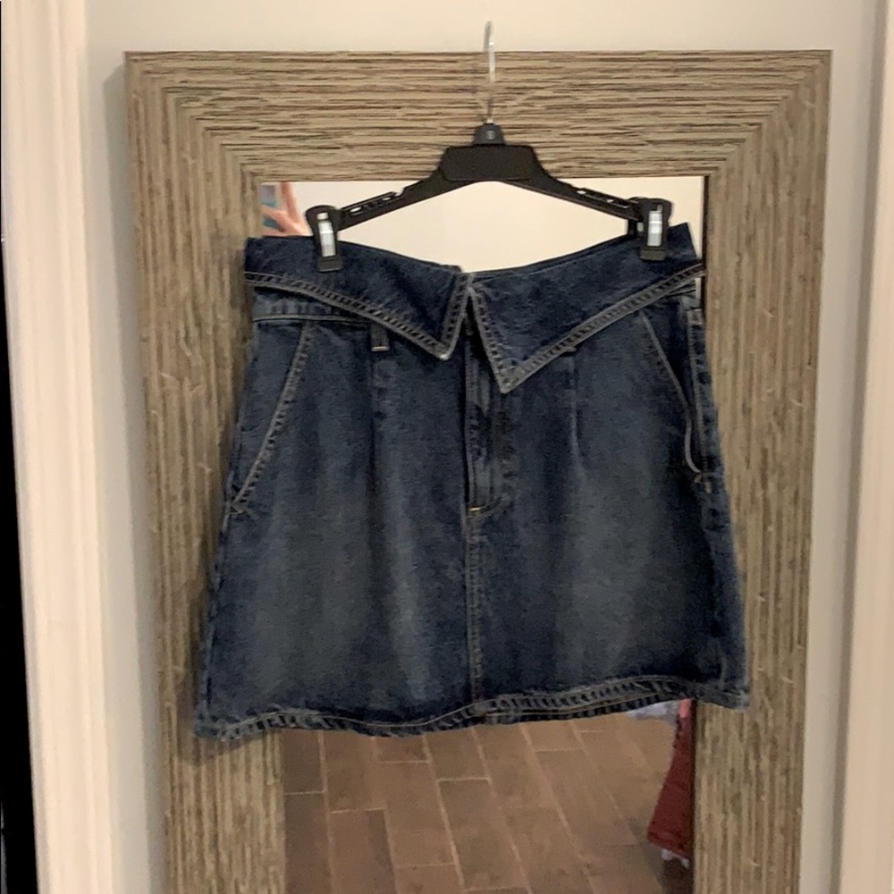 ALICE + OLIVIA DENIM SKIRT WITH COLLAR DETAIL